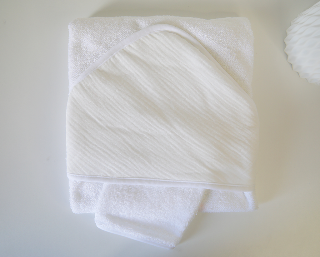CAPE DE BAIN & GANT BÉBÉ PERSONNALISÉE EN GAZE DE COTON BLANC